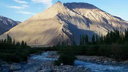 Time lapse over a river at the Nubra valley Stock Footage