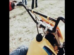 SYND 10 07 79 ROBIN WINTER-SMITH CRASHES ATTEMPTING MOTOR CYCLE STUNT RECORD News Clip