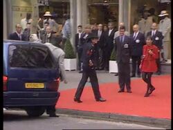 France-Michael Jackson unveils his new wax statue News Clip