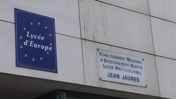 CLEAN : Migrants occupy Parisian high school under renovation News Clip