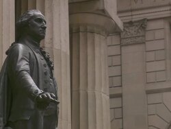 MS View of George Washington statue in front of Federal Hall National Memorial / New York City, New York, USA Stock Footage