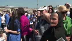 CLEAN : In Sarajevo the faithful welcome Popes message of peace News Clip