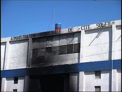 Mayor's office burned in overnight riots, UN peacekeepers patrol Instructional Video