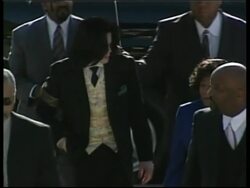 Michael Jackson arrives for another day in court News Clip