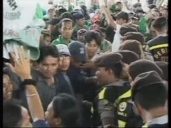 INDONESIA: JAKARTA: POLICE &amp; TROOPS BLOCK STUDENTS MARCH Instructional Video