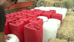 VOICED : Volunteers send water as S African temperatures soar News Clip