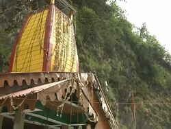 Tilt down yamunotri temple uttarakhand Stock Footage