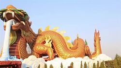 HD Panning: Large dragon statue Stock Footage