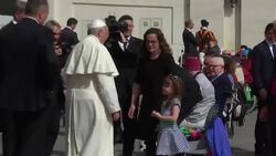 El papa Francisco bendice a niÃ±a enferma Instructional Video