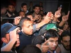 800 people gather to protect  building Israelis said they would target News Clip