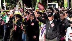 CLEAN : Tens of thousands rally against Ma News Clip