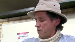 CLEAN : A biologist collects plants to preserve Colombia's floral memory News Clip