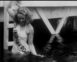 NEWS FROM THE USA - UNDER-WATER BEAUTIES News Clip