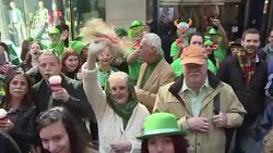 CLEAN : New York mayor joins St Patricks Day parade News Clip