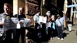 CLEAN : Australian protesters condemn PNG police violence News Clip