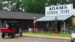 Troy Alabama old historical gas station with old truck in Pioneer Museum of Alabama Stock Footage