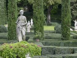 MS Shot of Statue in Giardino Giusti botanical renaissance park / Verona, Veneto, Italy Stock Footage