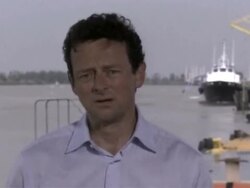 CLEAN:BP rushes new plan to stem Gulf oil leak News Clip