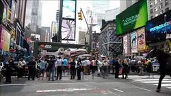 CLEAN : Giant Lego Star Wars X Wing lands on NYs News Clip