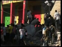 GRAPHIC Looters stealing goods, body, police and US troops on streets Instructional Video