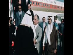 SYND 23 12 77 KING HUSSEIN OF JORDAN VISITS ABU DHABI News Clip