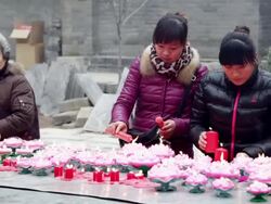 MS Pilgrims burning candles to praying for good luck during Chinese Lunar New Year at Buddhist temple /xi'an, shaanxi, china Stock Footage