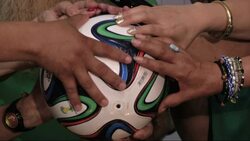 "Brujo Mayor" hace ritual para que Mexico triunfe en debut contra Camerï¿½n en Copa del Mundo News Clip