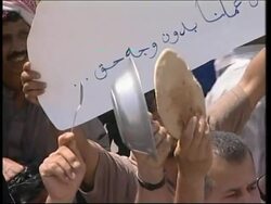 Unemployed labourers protesting, scuffle with police News Clip