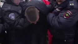 CLEAN : Russian police hold far left activists in Saint Petersburg News Clip