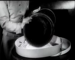 EASTER CHAPEAUX News Clip