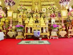 Golden Buddha Statues in the Prathumwan temple Stock Footage