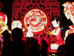 MS Tourists roaming new year lantern festival near city wall at night / xi'an, shaanxi, china Stock Footage