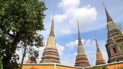 HD panning: Big pagoda in wat pho. Stock Footage