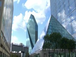 MS, Traffic on street at glass pyramid, Fountain Place in background, Dallas, Texas, USA Stock Footage