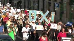 CLEAN : Rally in Lisbon to support Greece ahead of referendum (2) News Clip