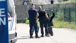 CLEAN : Migrants: French aid volunteers denounce police interference News Clip