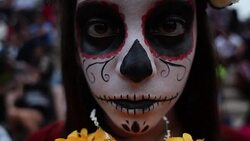 CLEAN : Death takes to the streets of Mexico City News Clip