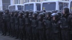Scuffles as tens of thousands of people rally in Kiev for closer EU ties Instructional Video