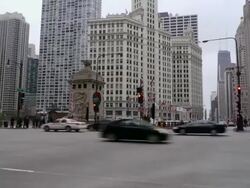WS T/L Cars driving by traffic light and buildings in Michigan Avenue / Chicago, Illinois, USA Stock Footage