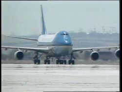 SPAIN: MADRID: US PRESIDENT CLINTON ARRIVES FOR NATO SUMMIT News Clip
