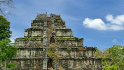 Old Ruin Pyramid of Koh Ker Temple in Cambodia Stock Footage