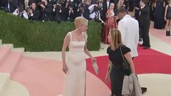 Uma Thurman suffers broken bones in fall from horse Instructional Video