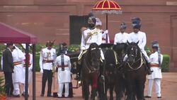India's new president given guard of honour Instructional Video
