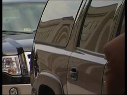 Israeli Defense Minister Peretz attends honour cordon with Defence Secretary Gates News Clip