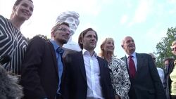 Memorial statue of UK Princess Diana unveiled at castle Cobenzl Instructional Video