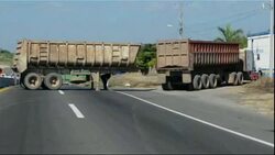 4:3 People angered by presence of vigilantes set fire to vehicles at road block Instructional Video