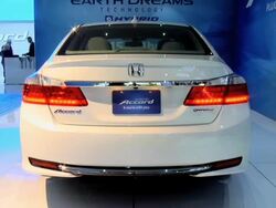 2014 Honda Accord Plug-In Hybrid montage Stock Footage