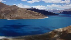 holy lake Yangyongtso tibet Stock Footage