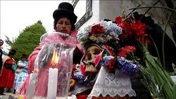 VOICED : Bolivianos celebran con craneos el Dia de las natitas News Clip