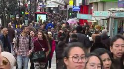 Oxford Street shoppers on Boxing Day News Clip